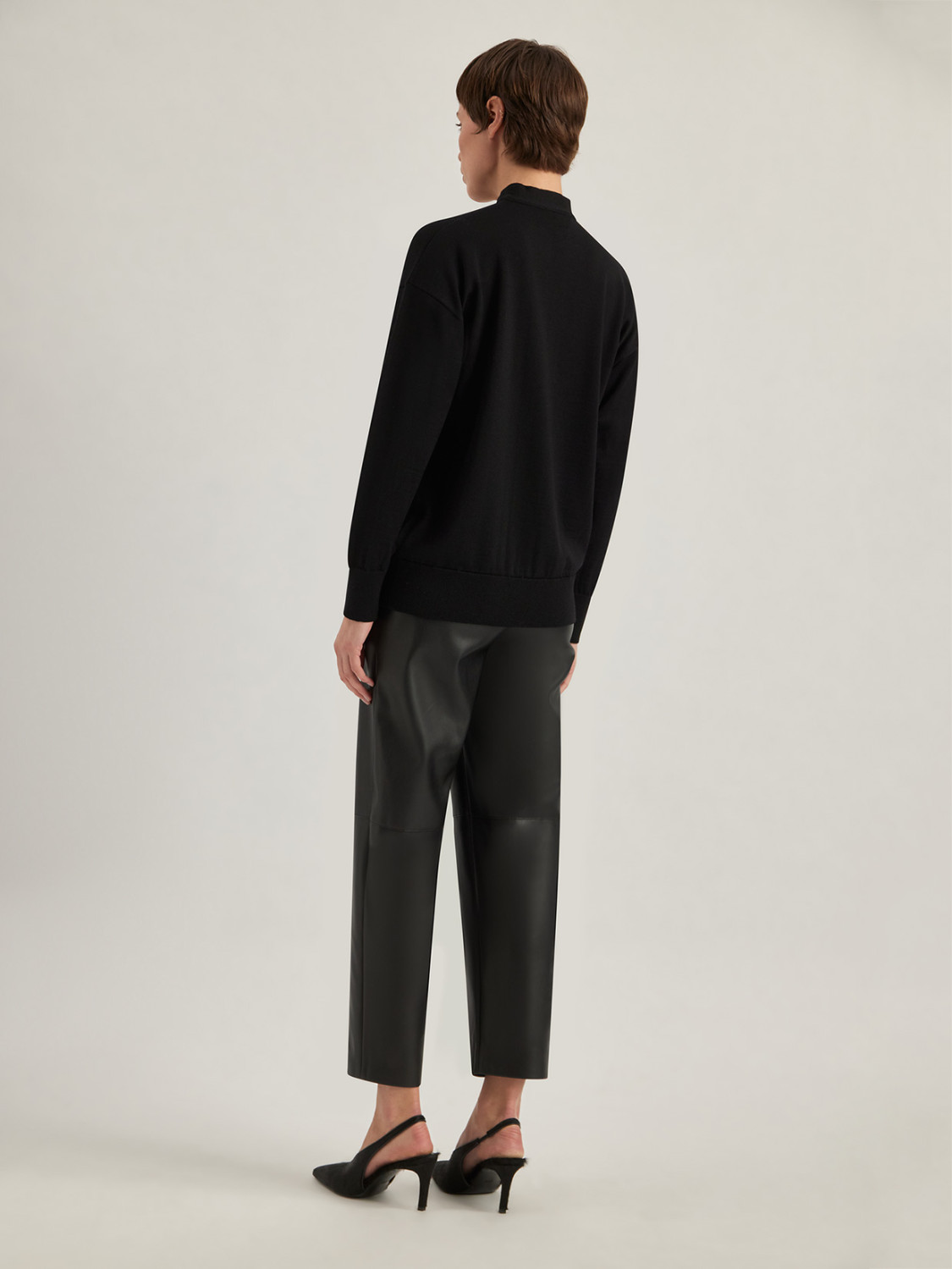 ALPHA STUDIO: JERSEY SERAFINO CON CUELLO BUFANDA EN LANA MERINO