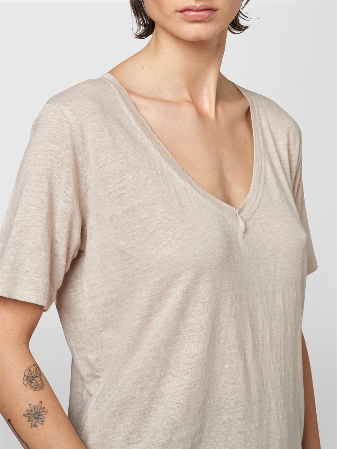 ALPHA STUDIO: STRETCH LINEN T-SHIRT