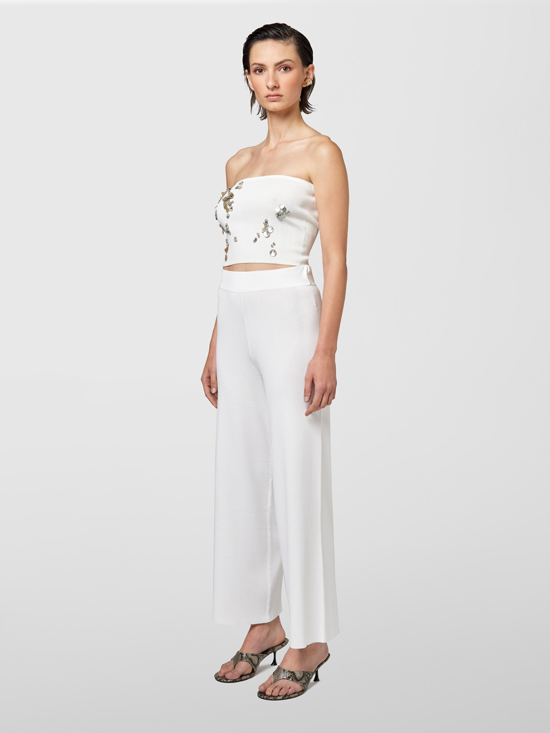 ALPHA STUDIO: TOP TAILORED AVEC BRODERIE